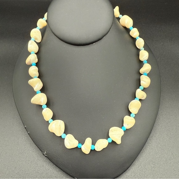 Elegant Vintage Cream Carved Shell and Turquoise Beaded Necklace - Picture 3 of 16